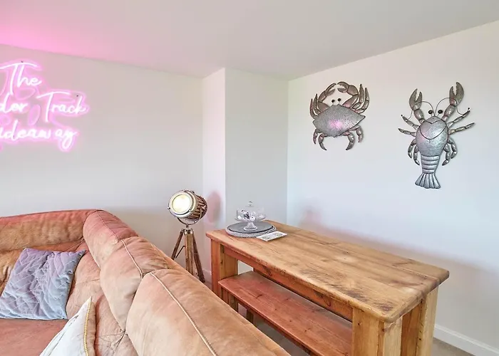 Host & - The Cinder Track Hideaway *