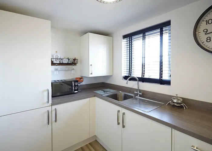 Host & - The Cinder Track Hideaway ويتبي